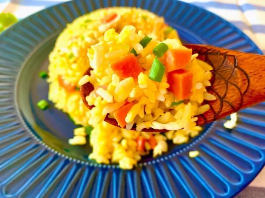 黄金蛋炒饭的做法（教你如何制作美味的黄金蛋炒饭）