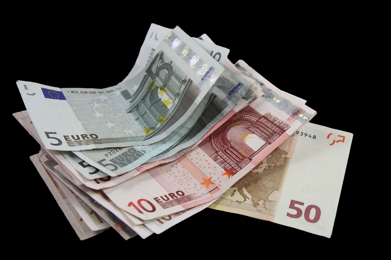持有黄金和纸币哪个更好 黄金与纸币