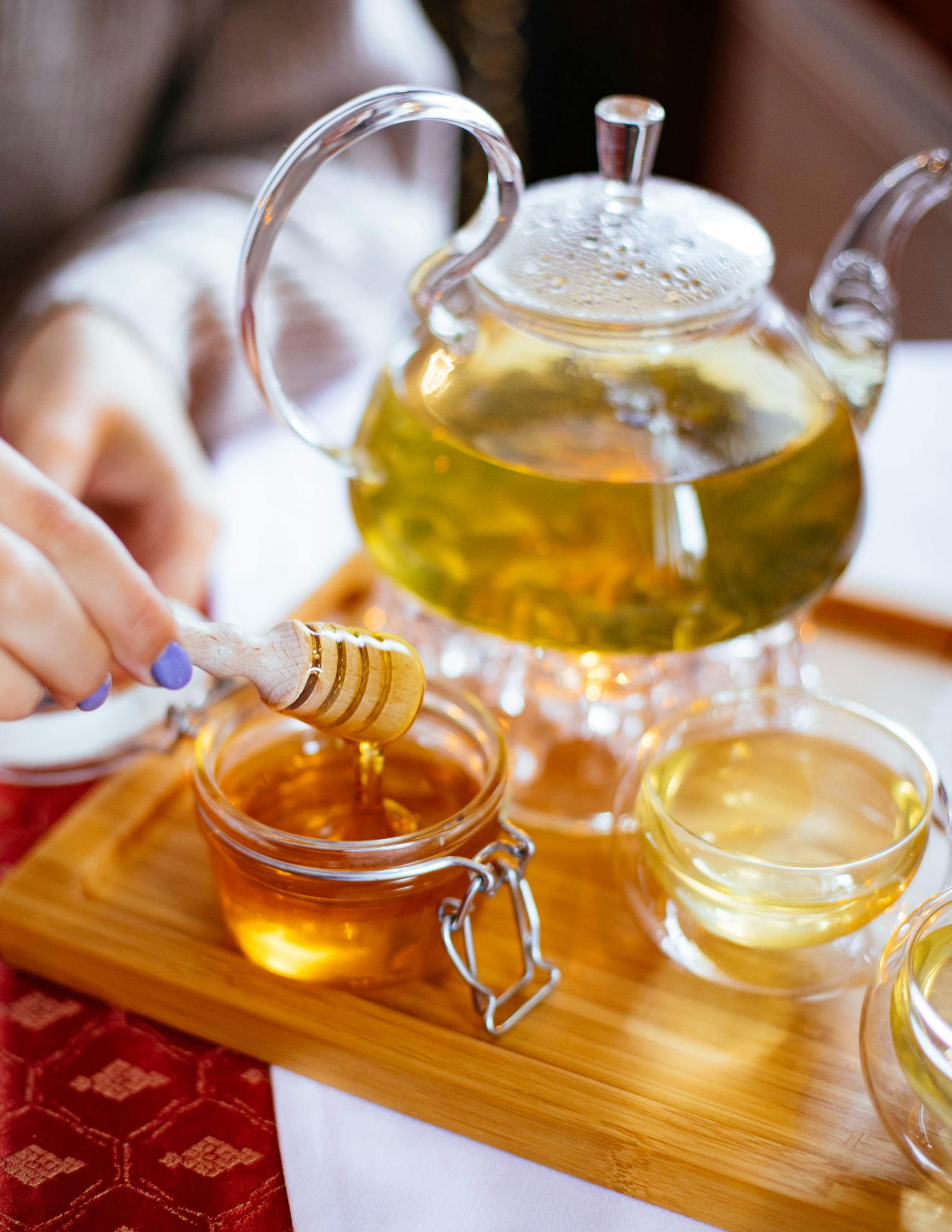 黄金紫砂壶茶具的清洗与保养指南