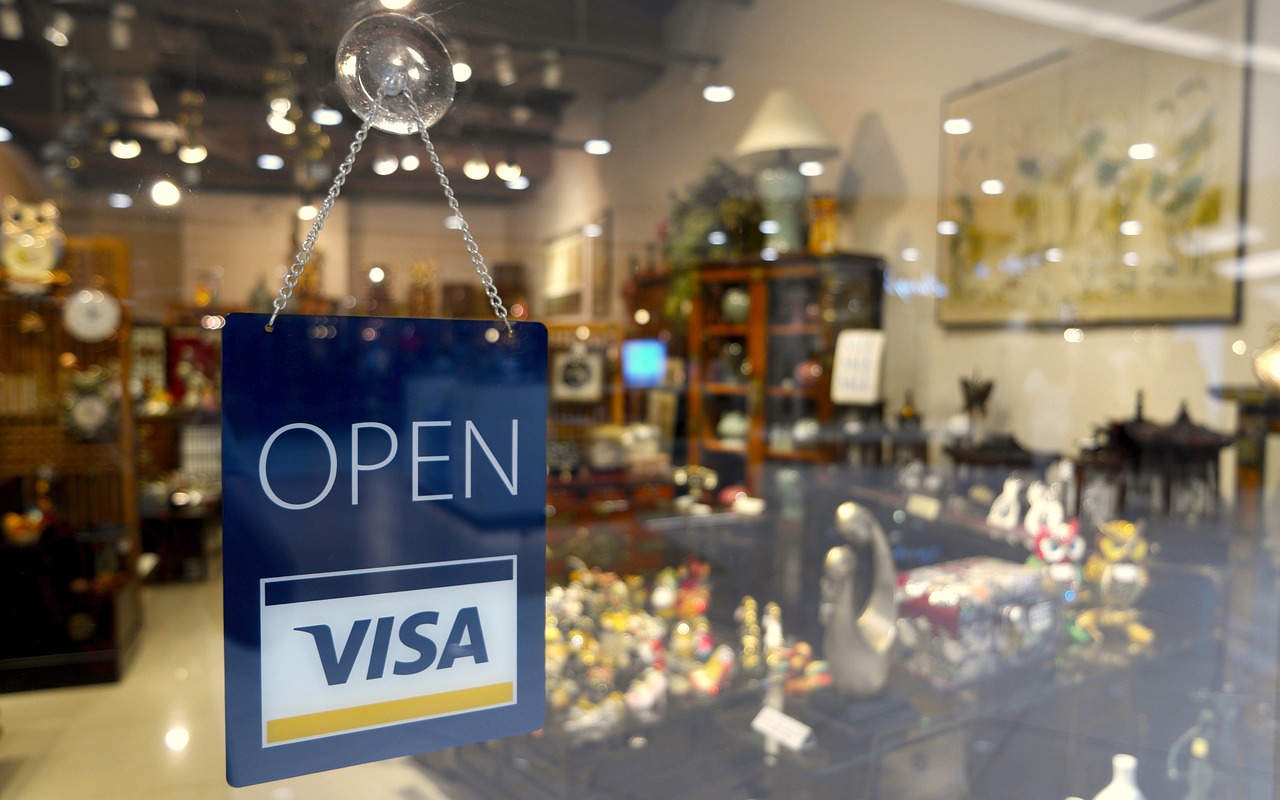 名牌和中国黄金加盟哪个 中国黄金旗舰店和加盟店有什么区别