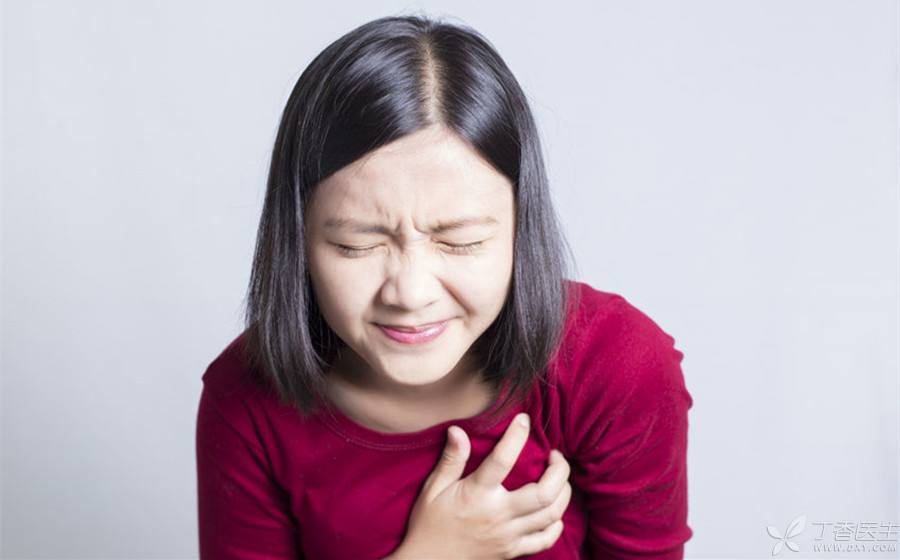 产妇胸部胀痛(产妇胸部胀痛可以用热毛巾敷吗)